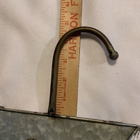 Farmhouse/distressed wall accent.  Use as accent only or insert floral pieces - Picture 8 of 9